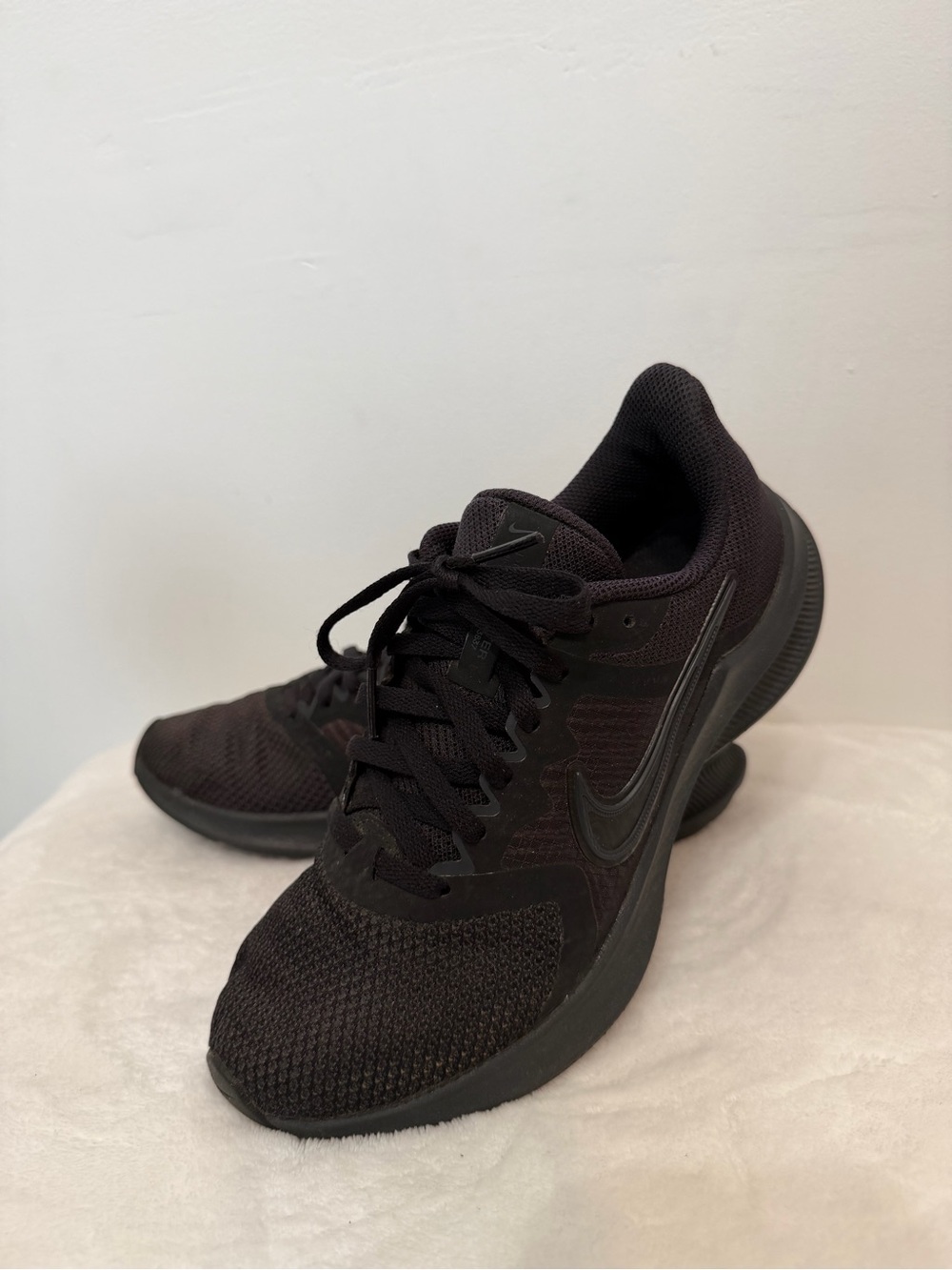 Nike Womens Downshifter 11 Triple Black Sneakers Size 6